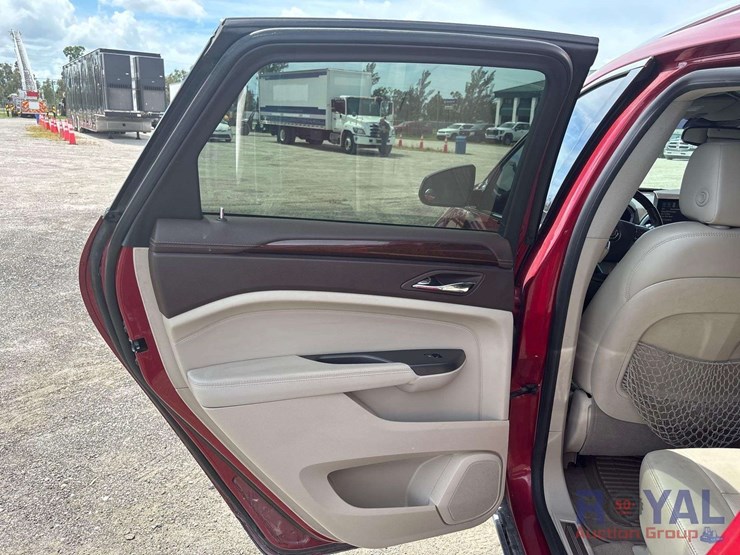 2012-cadilac-srx-suv-image-18