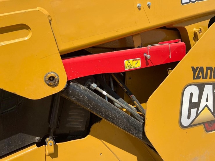 2019-caterpillar-262d3-image-13