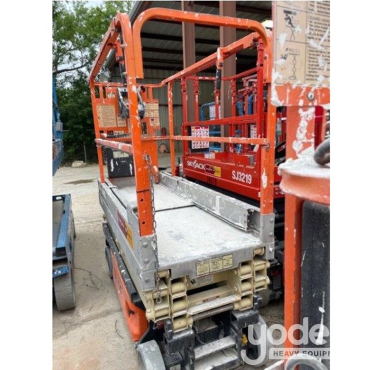 2011 JLG 1930ES