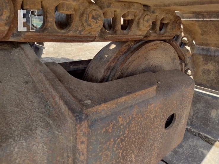 2011-komatsu-pc228us-lc-8-image-34