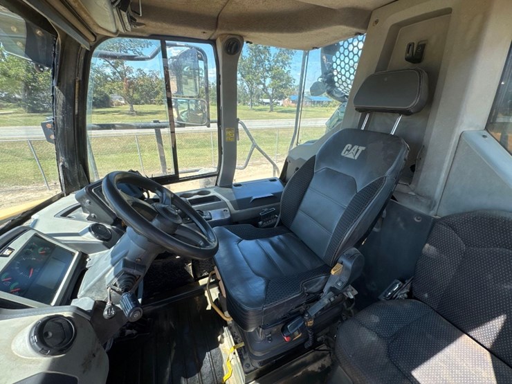 2019-caterpillar-745-image-25