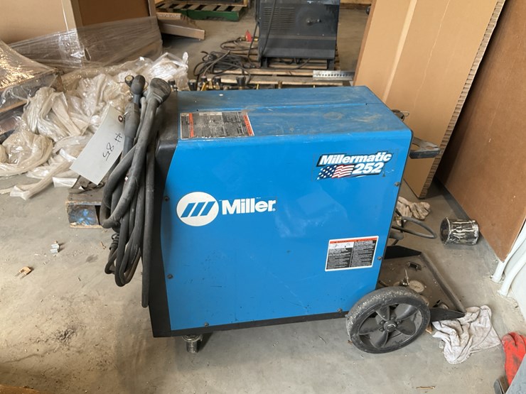 #116-•-miller-welder-252-image-3