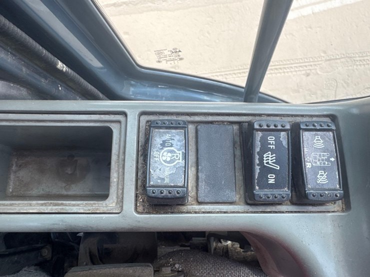 2012-deere-160g-lc-image-35