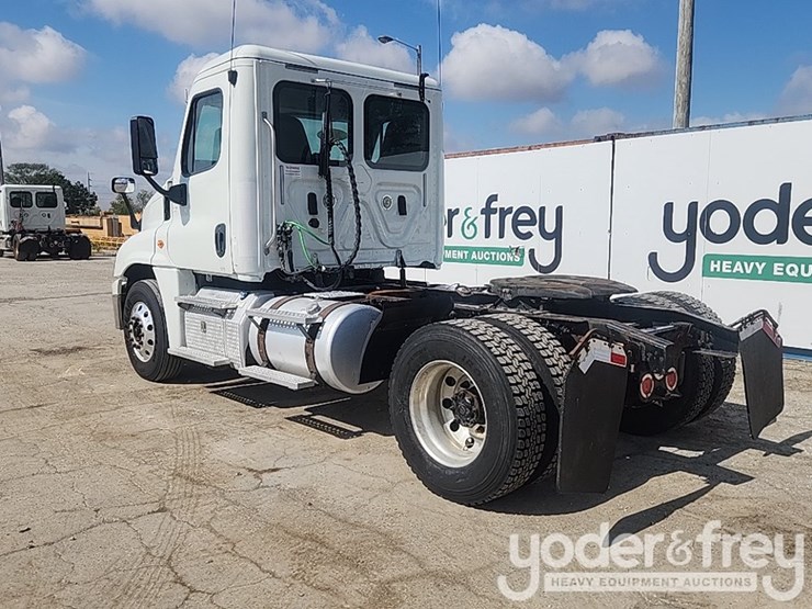 2017-freightliner-cascadia-image-3