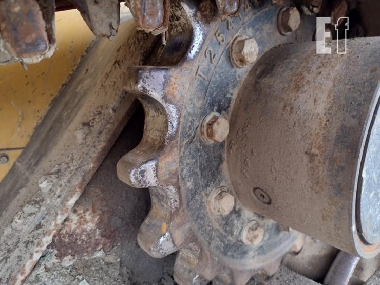 2015-deere-329e-image-21