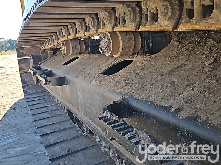 2019-caterpillar-320-image-11