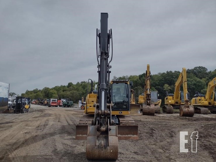 2017-deere-130g-image-2