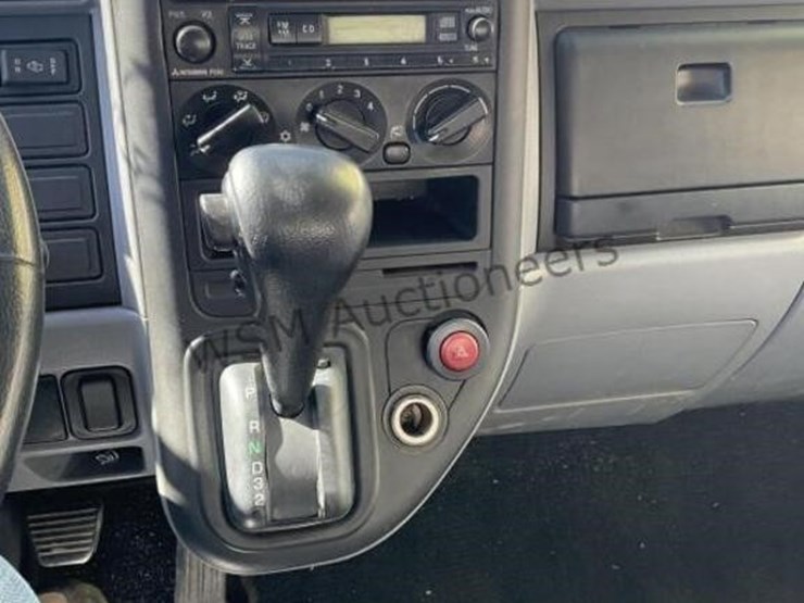 2007-mitsubishi-fuso-box-truck-image-15