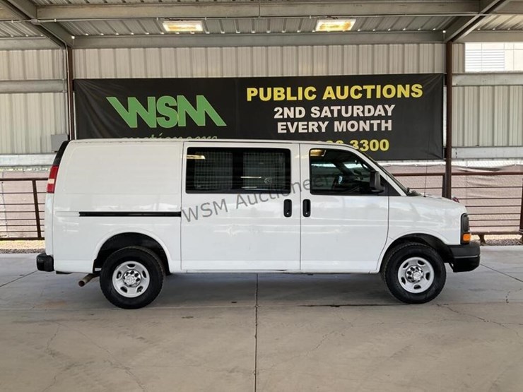 2014-chevrolet-express-3500-image-1