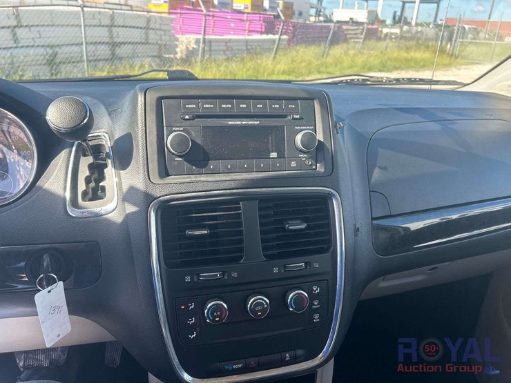 2015-dodge-grand-caravan-image-12