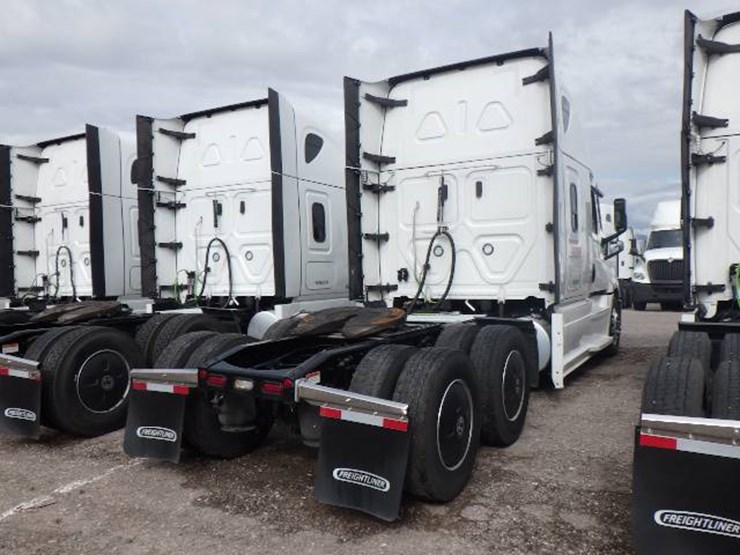 2024-freightliner-cascadia-126-image-4