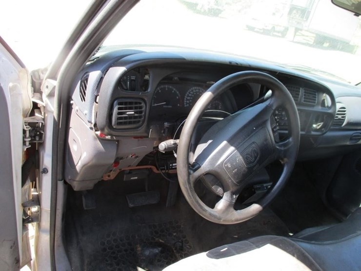 2002-dodge-2500-image-9