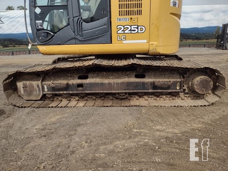 2011-deere-225d-lc-image-32
