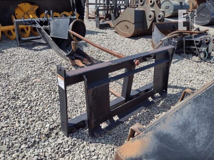 skid-loader-2-prong-bale-spear-image-3