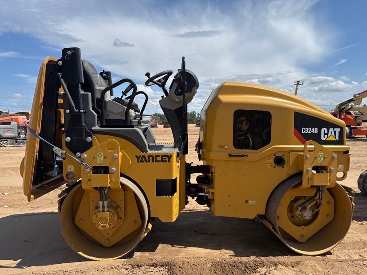 caterpillar-cb24b-image-5