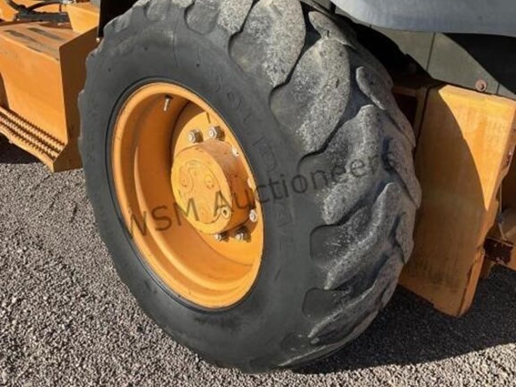 case-570xlt-skip-loader-image-8