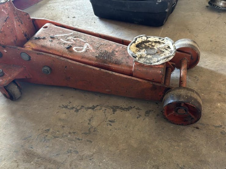 #158-•-manual-floor-jack-image-2