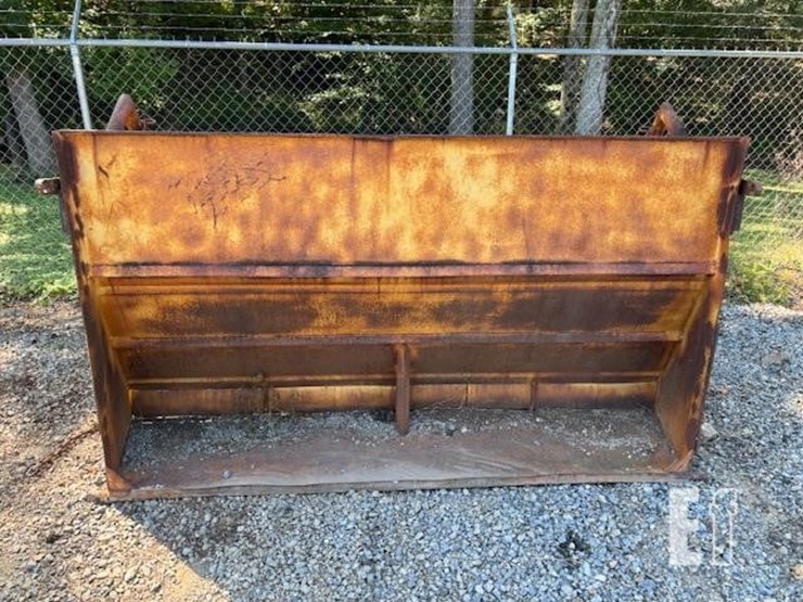 dump-truck-spreader-tailgate-image-4