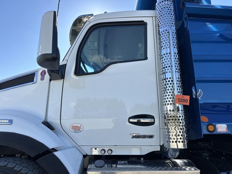 2025-kenworth-t880-image-11