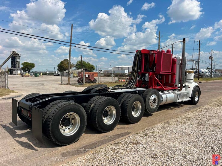 2011-peterbilt-367-image-3