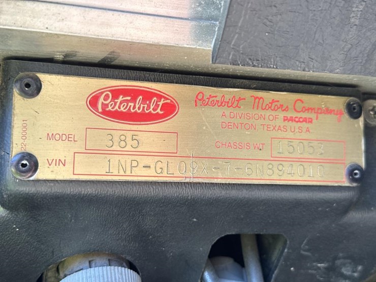 2005-peterbilt-385-image-80
