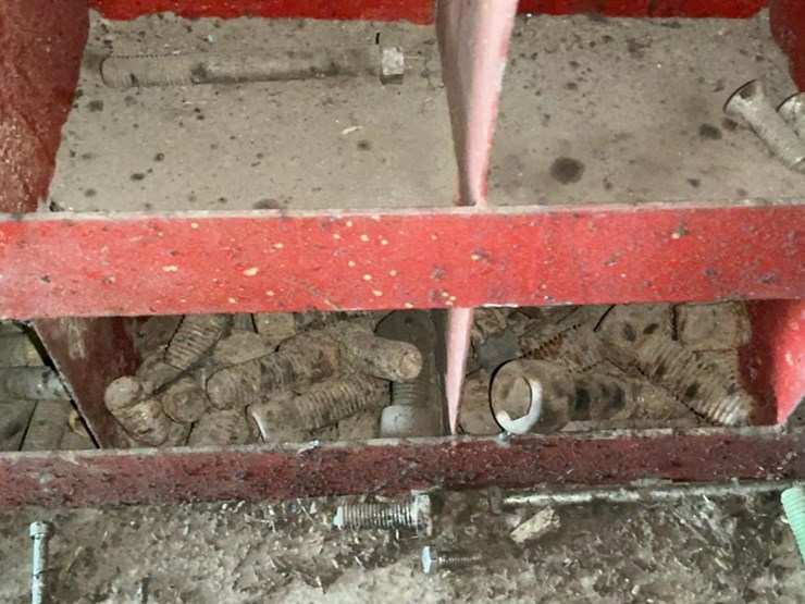 #120-•-coarse-thread-bolts-rack-and-contents-image-73