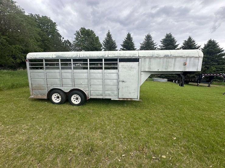 1984-flying-l-16’-long-gooseneck-livestock-trailer,-7’-wide,-1-cross-gate,-does-have-rubber-mats,-7:-image-8