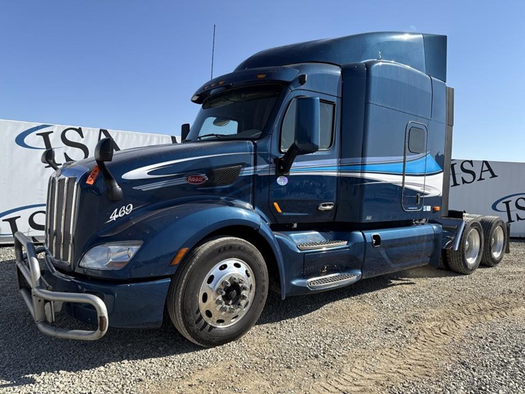 2019-peterbilt-579-image-1