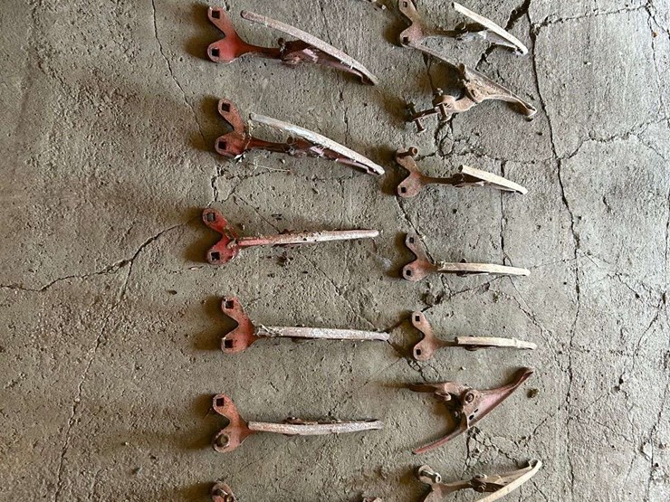 gaterman-crop-lifters-for-older-style-john-deere-soybean-head,-18-lifters,-2-bolt-style,-model-#4h,-image-3