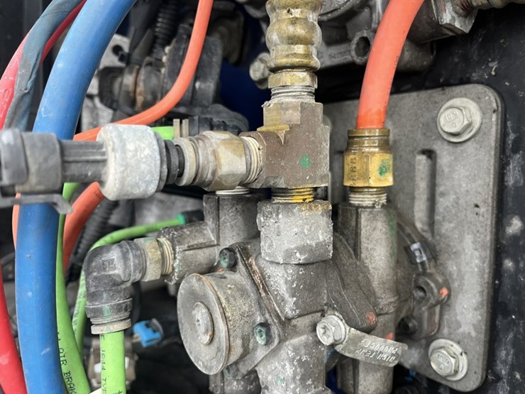 2020-kenworth-t680-image-16