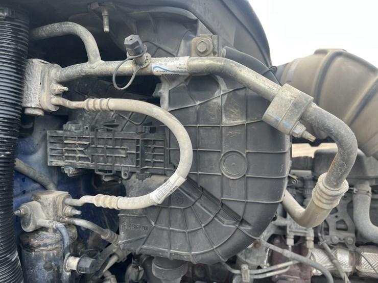 2020-kenworth-t680-image-45