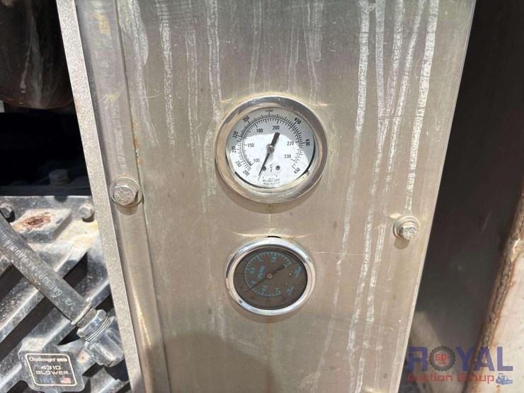 2016-freightliner-114sd-image-22