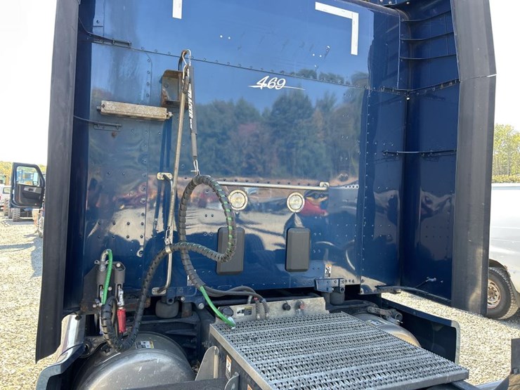 2019-peterbilt-579-image-16