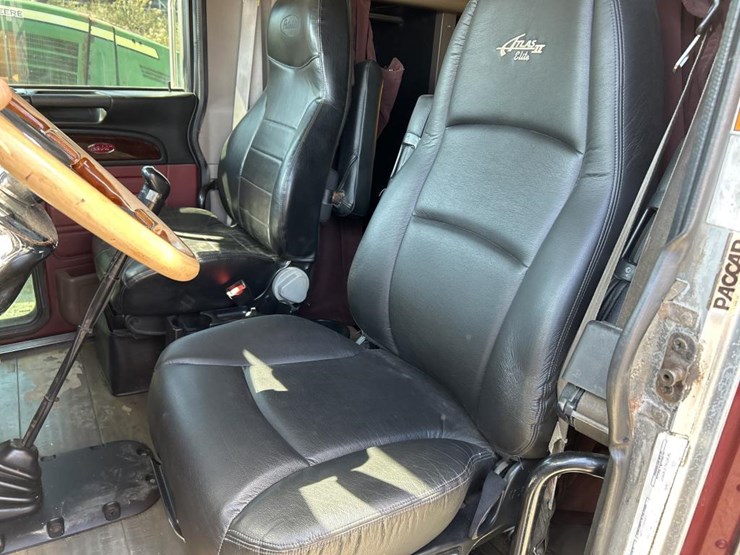 2012-peterbilt-389-image-59