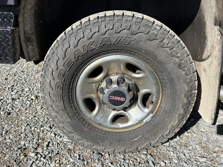 2005-gmc-2500-image-62