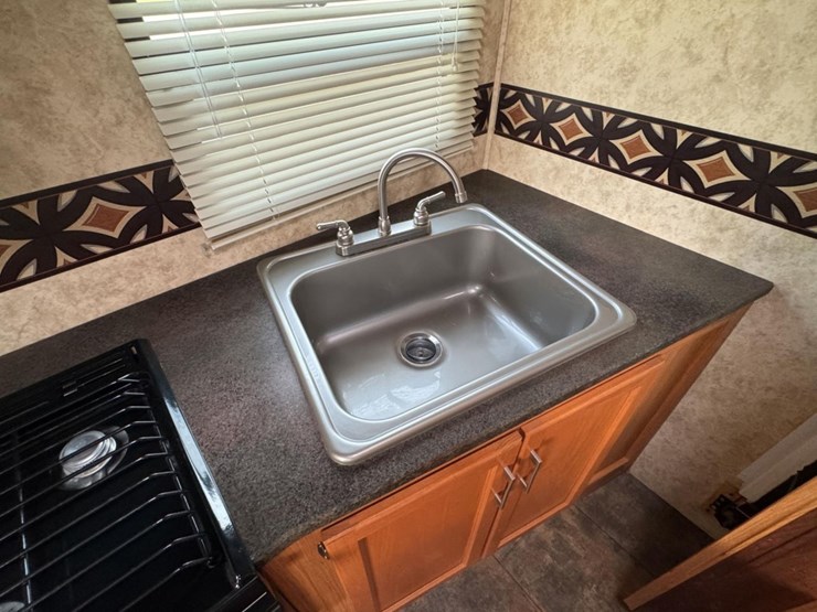 #2285-•-2010-keystone-bullet-250rks-camper-image-54