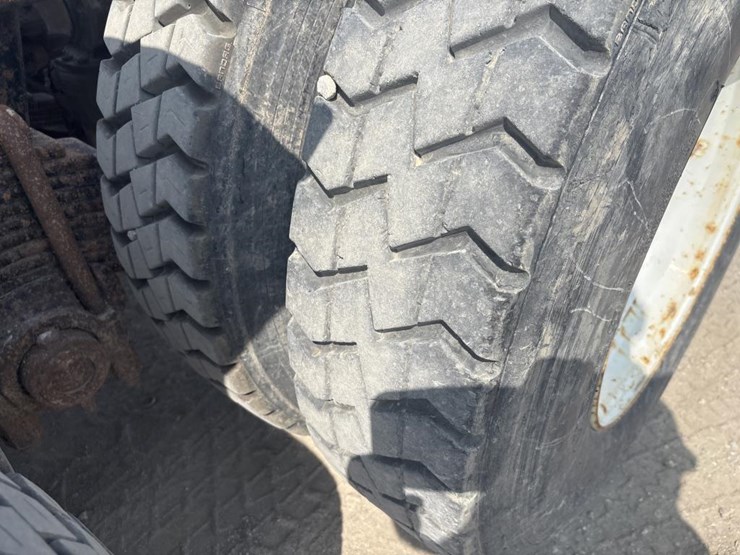 2000-mack-rd600-image-23