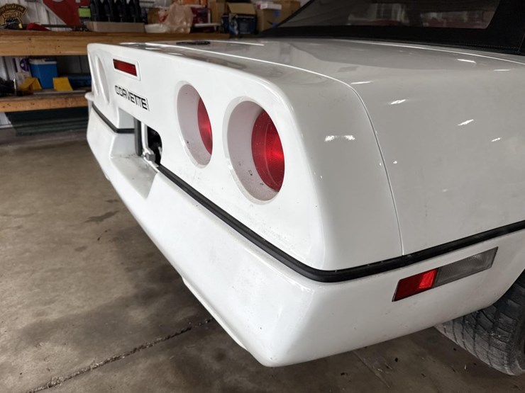 #1399-•-1990-chevrolet-corvette-convertible-car-image-14