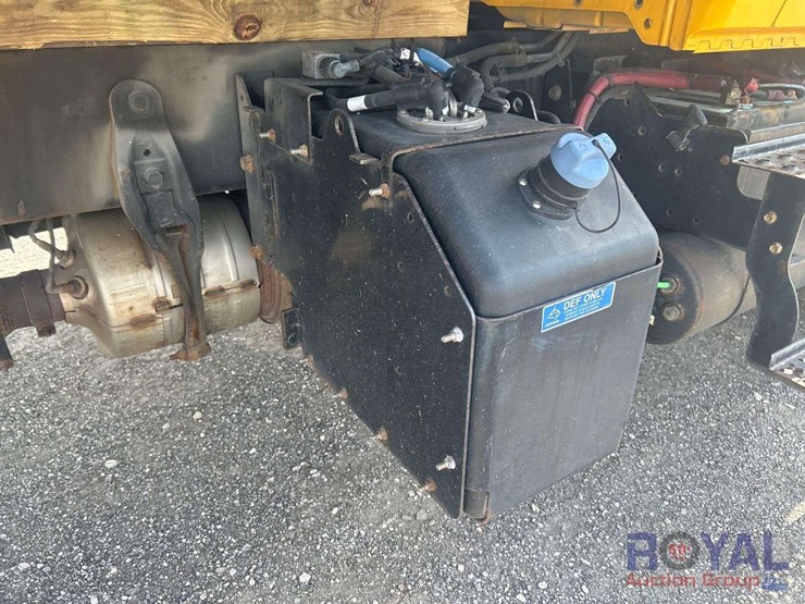 2019-international-durastar-4300-image-26