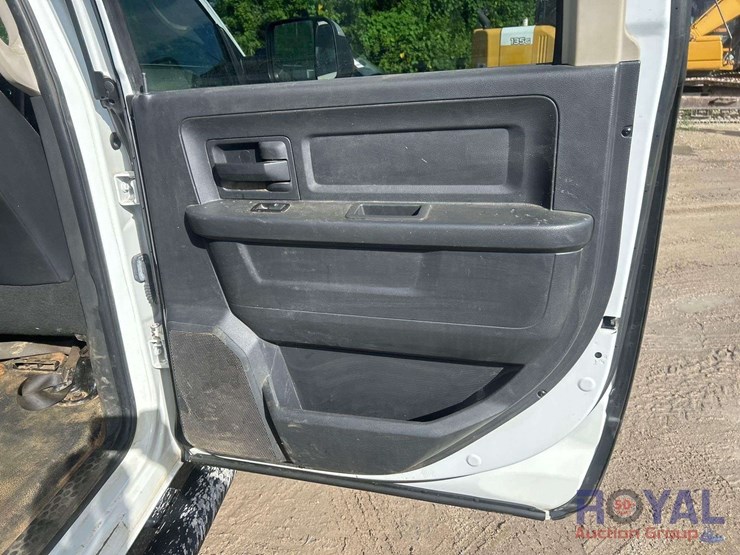 2012-ram-3500-crew-cab-flat-bed-truck-image-21