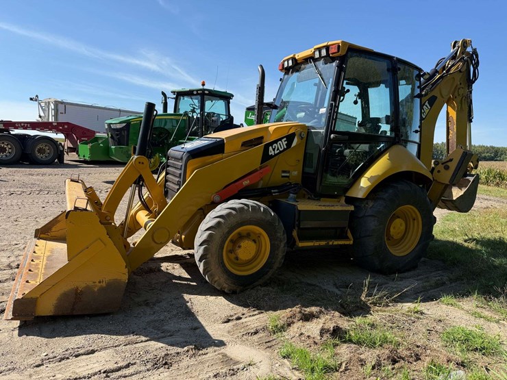 2014-caterpillar-420f-image-2
