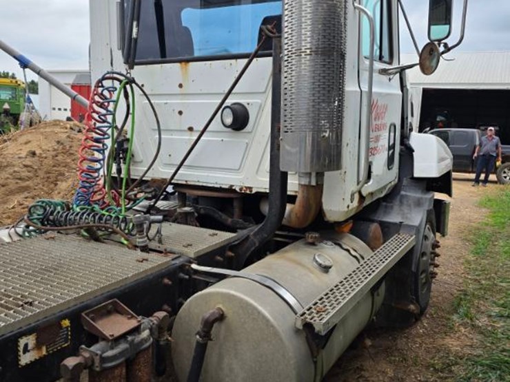 2002-mack-ch613-image-4