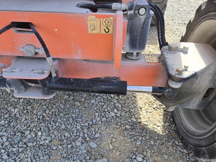 2015-jlg-600aj-image-35