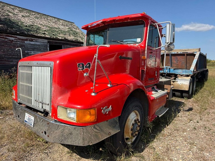 1994-ih-day-cab-semi-tractor,-n14-engine,-9-speed-transmission,-shows-431,118-miles-with-an-in-frame-image-23
