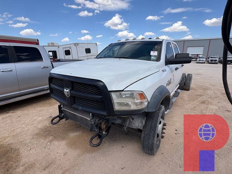 2017-ram-5500-crew-cab-4x4-truck-image-2
