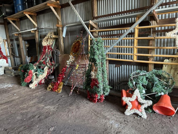#2821-•-(15)-piece-christmas-decoration-set-image-2