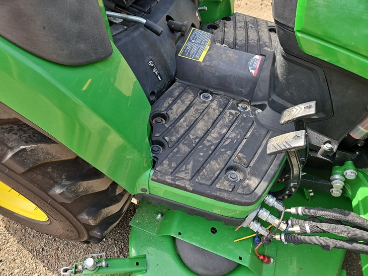2021-john-deere-2025r-image-22
