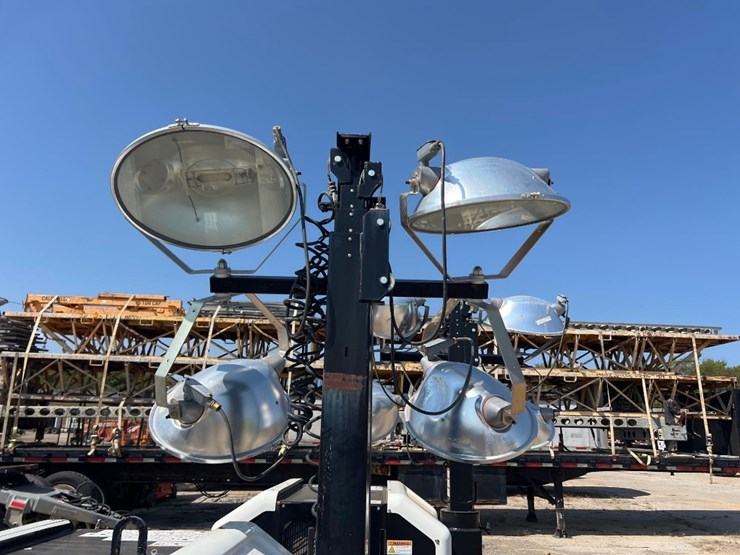 2019-allmand-night-life-v-series-light-plant-image-15