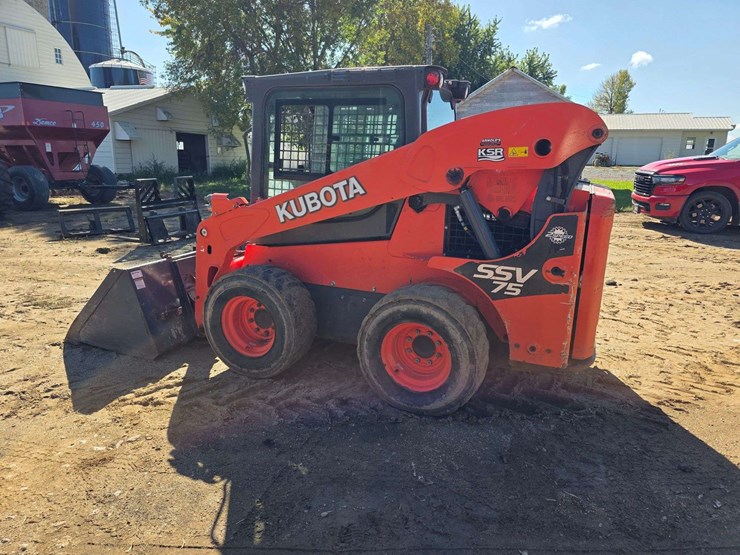 2019-kubota-ssv75-image-7