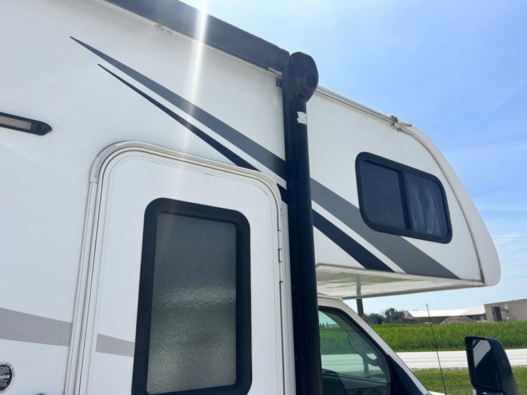 2017-ford-e450-image-25